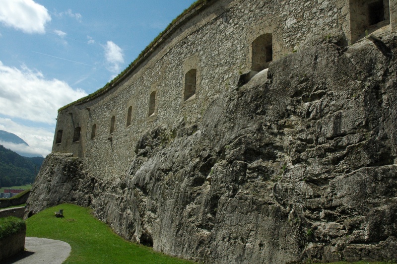 Datei:Burgmauer.JPG